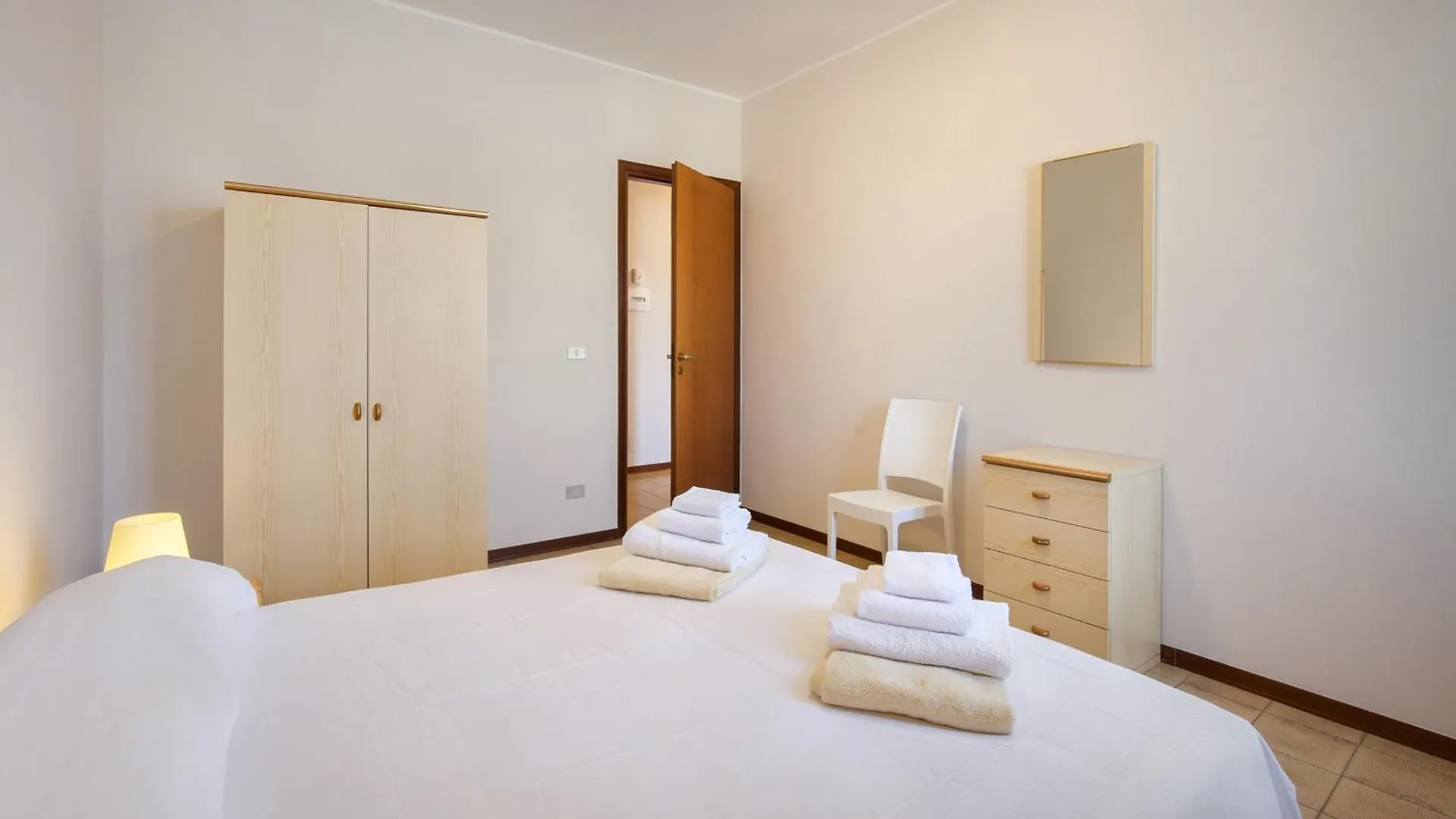 Apartment Rosa Bourbon Lazise Italy